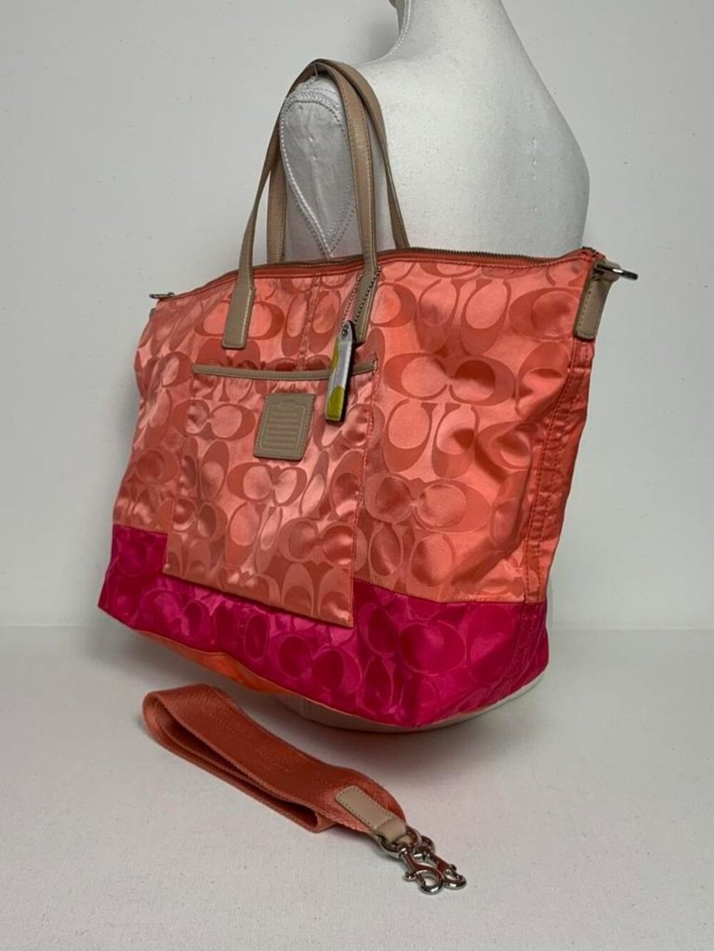 Coach Legacy Weekend Signature - Picture 5 of 8